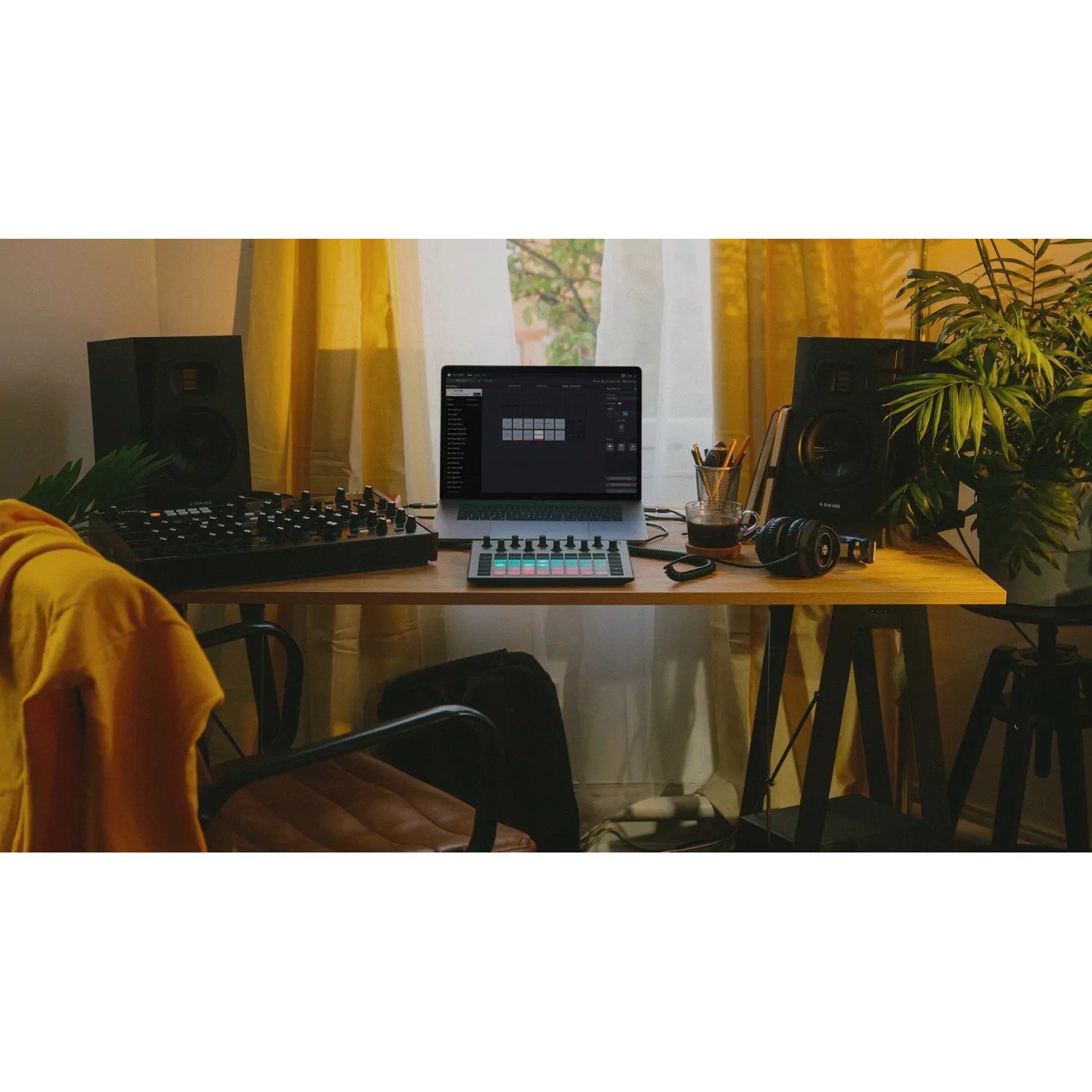 Студийный монитор ADAM Audio T5V - 15