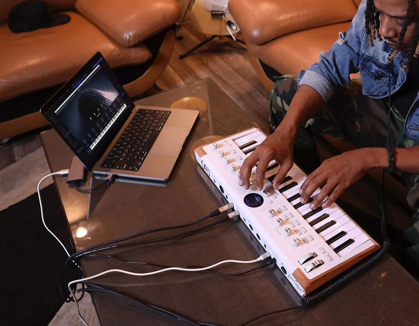 Сценическая клавиатура Arturia AstroLab 37 White - 44