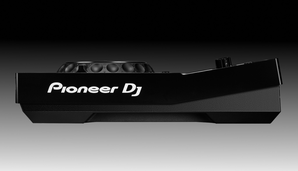 pioneer DJ XDJ-700-4.jpg