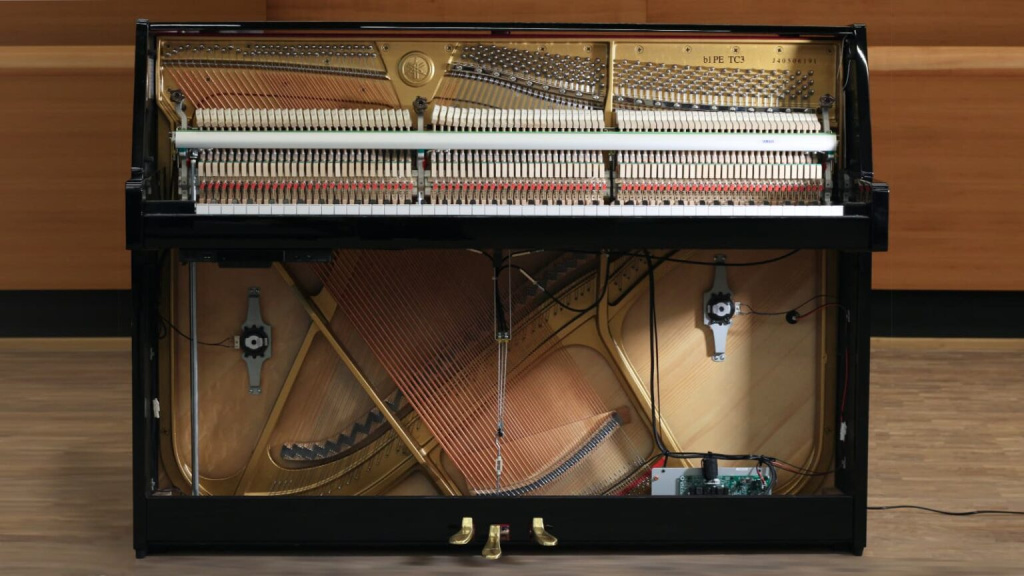 piano_yamaha.jpg piano_yamaha.jpg