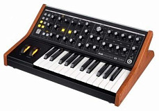 Аналоговый синтезатор Moog Subsequent 25